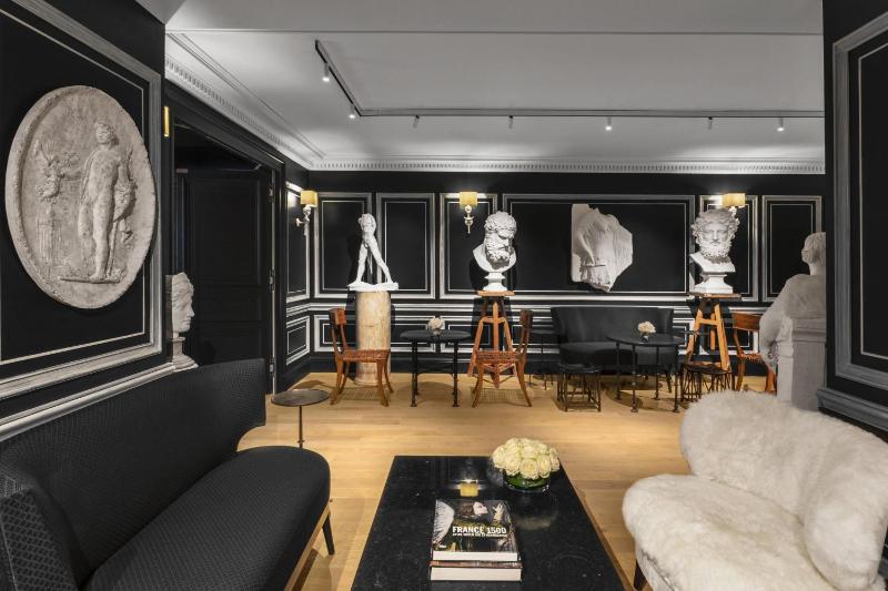 Цены на Hotel de Berri Champs-Elysees, a Luxury Collection Hotel в Париже