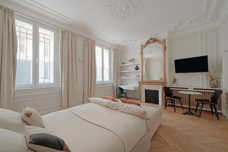 Studio Quartier Champs Elysees 1 — отель с удобным расположением в Париже