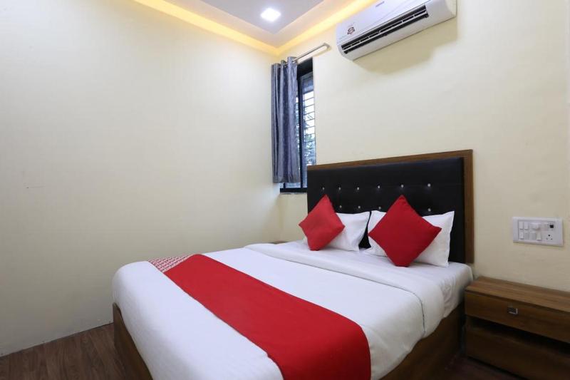 Hotel Crown Near Nesco Center-Oberoi Mall Goregaon East — отзывы гостей и цены
