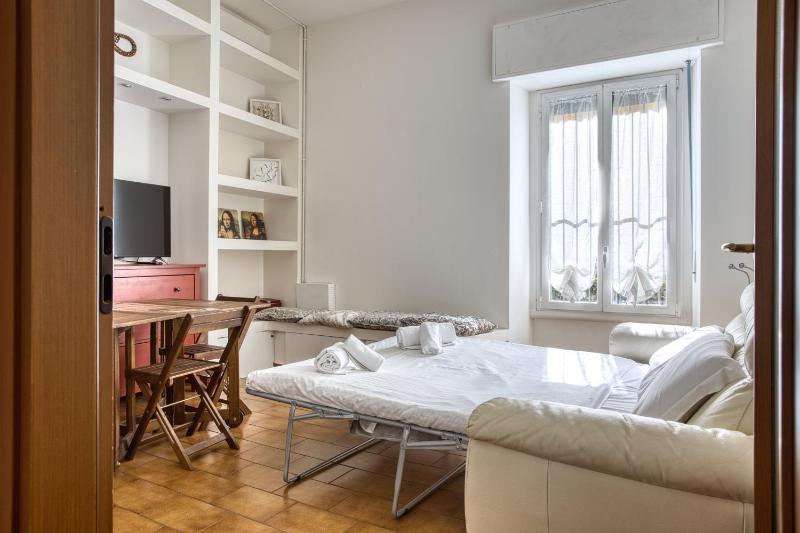Цены на JOIVY Adorable 1 bed flat near centre в Милане