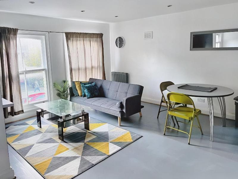 Lovely 2-bedroom serviced apartment Greater London — отзывы гостей и цены