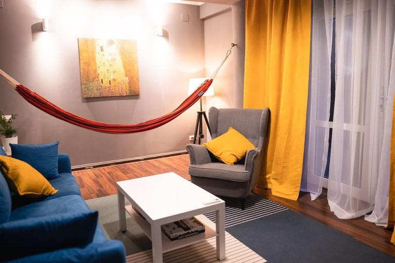 Lovely Central 2 bedroom apartment, free parking — забронировать отель в Бухаресте