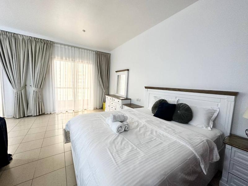 Beachfront Amazing Studio Apartment in Rimal JBR — отель с удобствами в Дубае