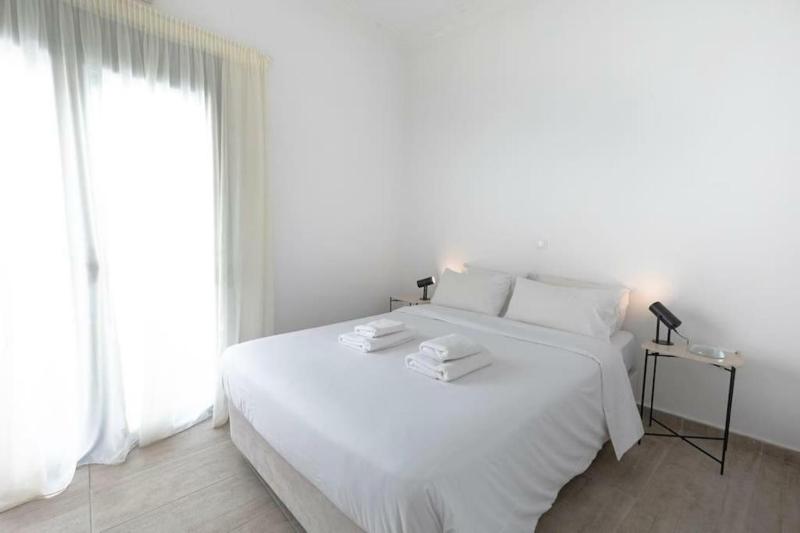 Athens Tower 2 Bedroom Apartment by SuperHost Hub — отель с удобствами в Афины