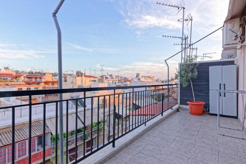 Цены на Big terrace near metro and Athens center в Афины