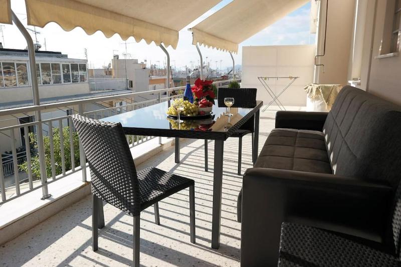 Acropolis view apartment near metro — отель в Афины, Греция