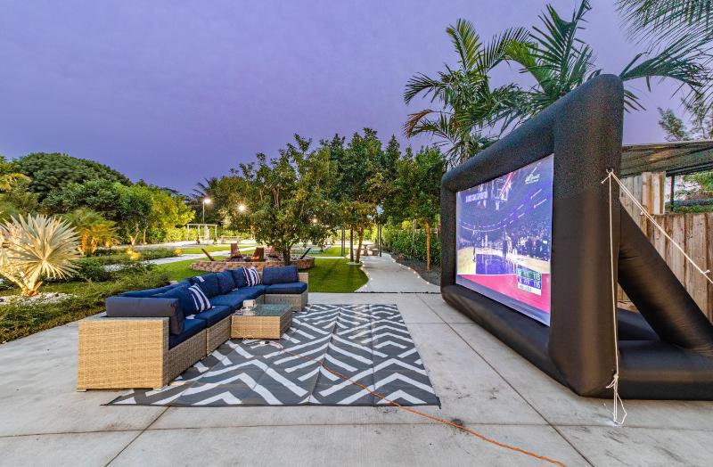 Mega Fun Villa Northwest Miami BY THE GLAMHOMES — отзывы гостей и цены