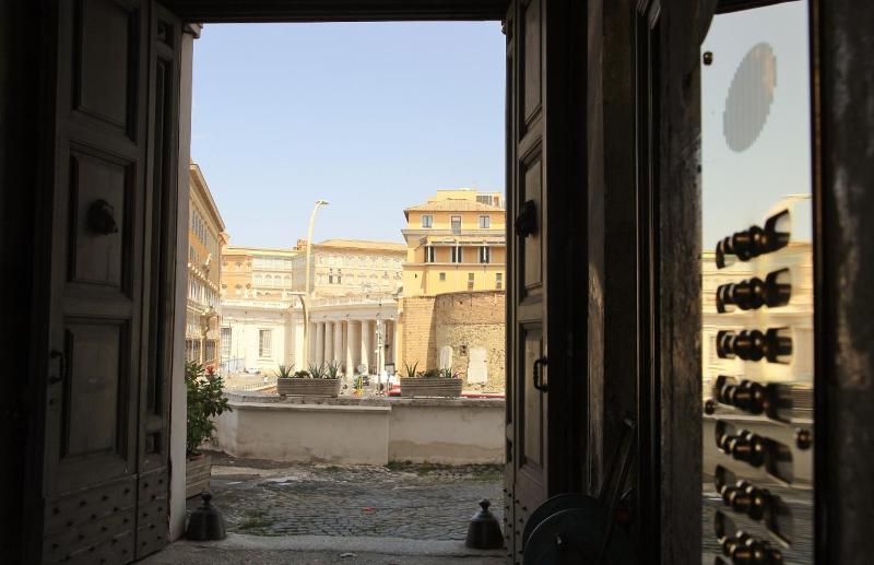 Apt in front of the Vatican City — отель с удобствами в Риме