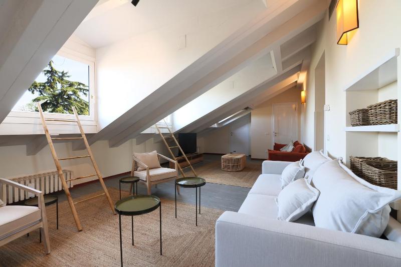Lux Penthouse Palestro — отель с удобным расположением в Милане