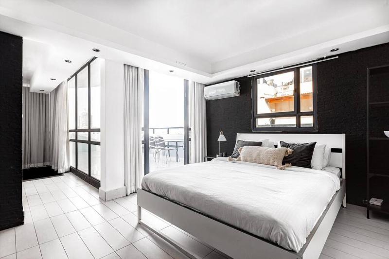Heart of Tel Aviv, Duplex Apartment 10 — забронировать отель в Тель-Авиве