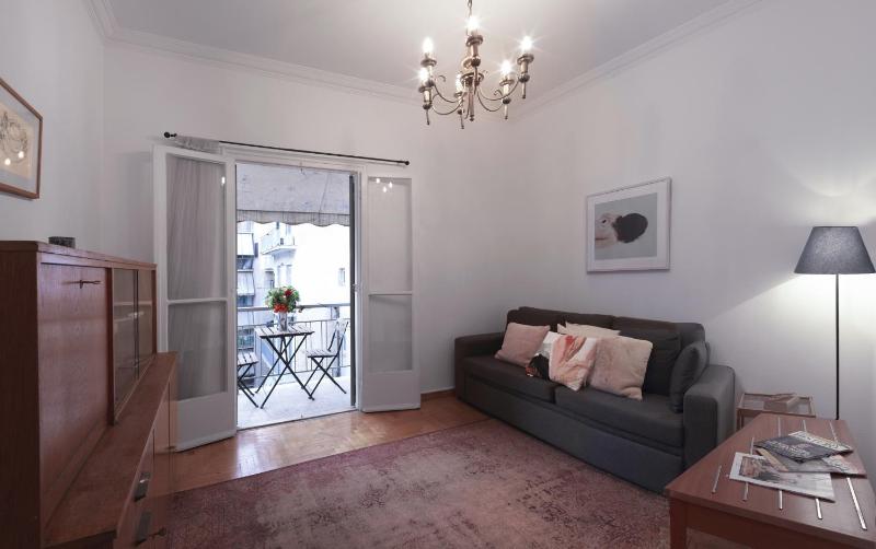 Fyllis17 - Cozy apartment in the heart of Athens — отель с удобствами в Афины