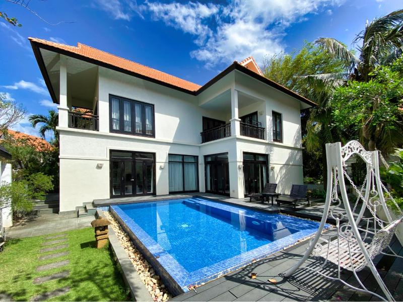 Elegant Pool Villa In 5star Resort My Khe Beach — забронировать отель в Дананге