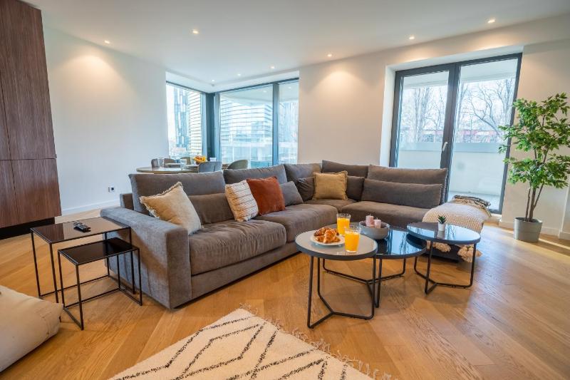 Designer Apartment in Aviatiei Tower — отель в Бухаресте, Румыния