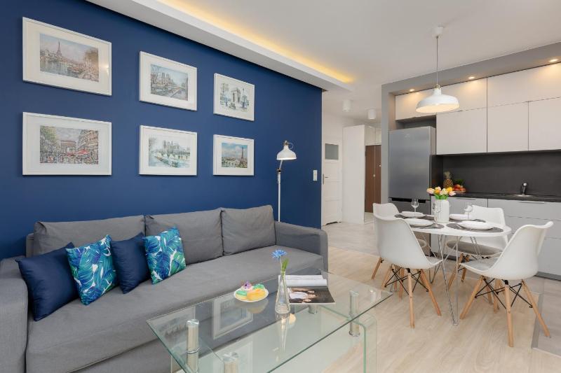 Wola Apartment with Balcony Sokolowska by Renters — забронировать отель в Варшаве