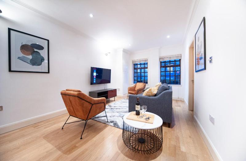 Spacious & Unique Flat in Hoxton - 2 bed — отель с удобным расположением в Лондоне