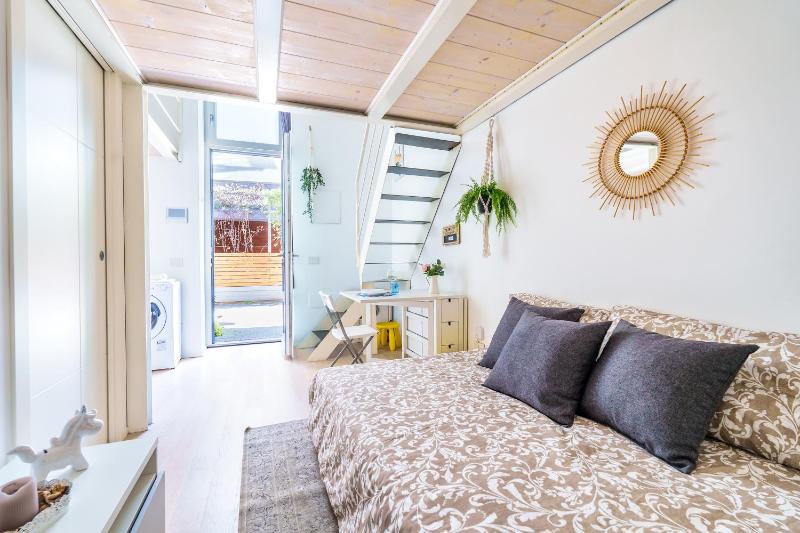 Цены на [Duomo Porta Venezia] MINI LOFT con Wifi e Netflix в Милане
