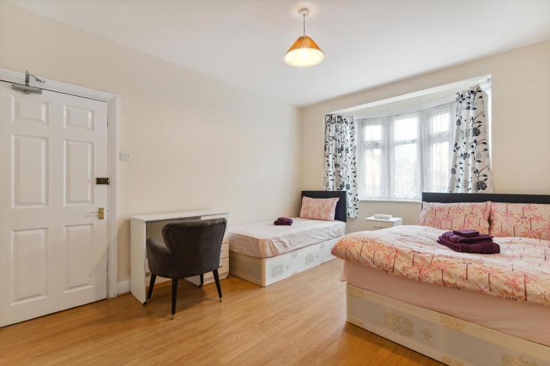Beautiful Cozy Room — отель с удобствами в Лондоне