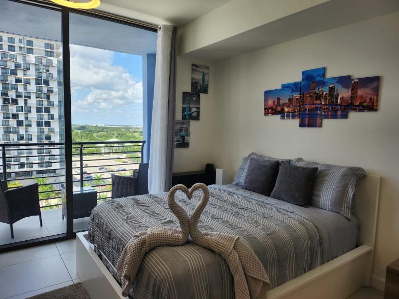 5350 Park inn Suite — отель с удобным расположением в Майами