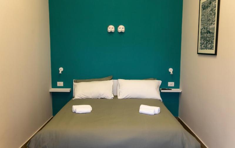 A CASA DI PUPA GUEST HOUSE — отель с удобствами в Неаполе