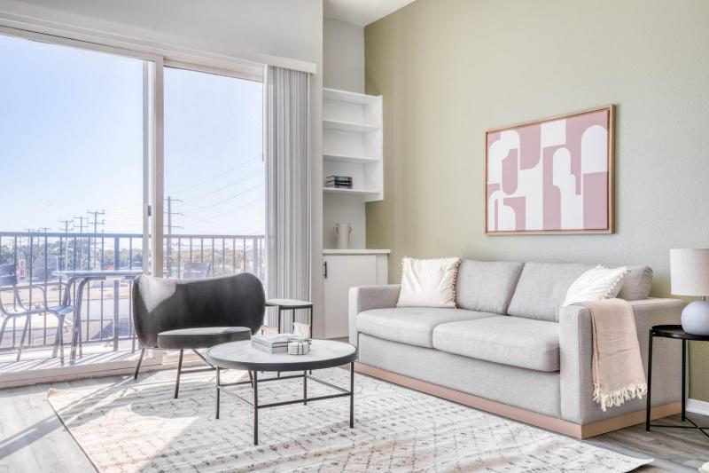Цены на Mar Vista 1br w wd nr restaurants shops LAX-957 в Лос-Анджелесе