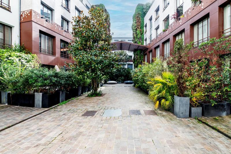 Цены на Amazing loft Duplex in Bastille в Париже