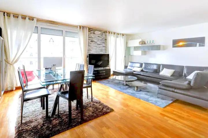 Luxury Apartment Terrace Trocadero Eiffel Tower Climatise — отель с удобствами в Париже