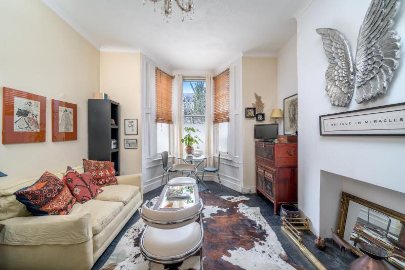JOIVY Cozy 1 bed flat with garden in North Kensington — отель в Лондоне, Соединенное Королевство