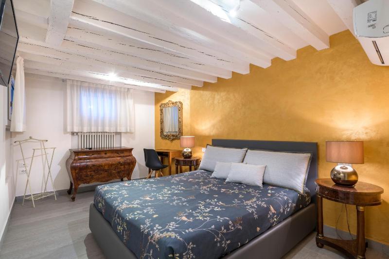 Tre Elementi, Guest House Close the Grand Canal — отель с удобным расположением в Венеции