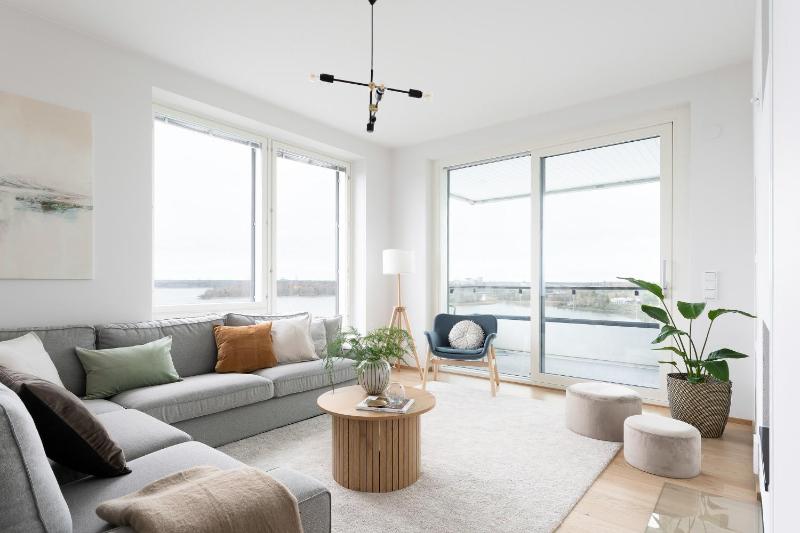 Luxury penthouse with stunning sea views & private sauna — забронировать отель в Хельсинки