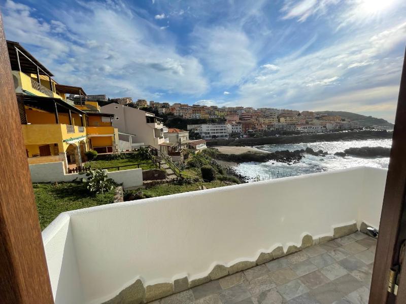 Casa Castel a Castelsardo - Incantevole apt con giardino