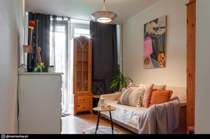 Spacious Retro flat close to National Stadium — отель в Варшаве, Польша
