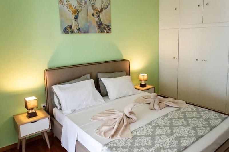 ATG Cozy airbnb room in Athens — отель с удобствами в Афины