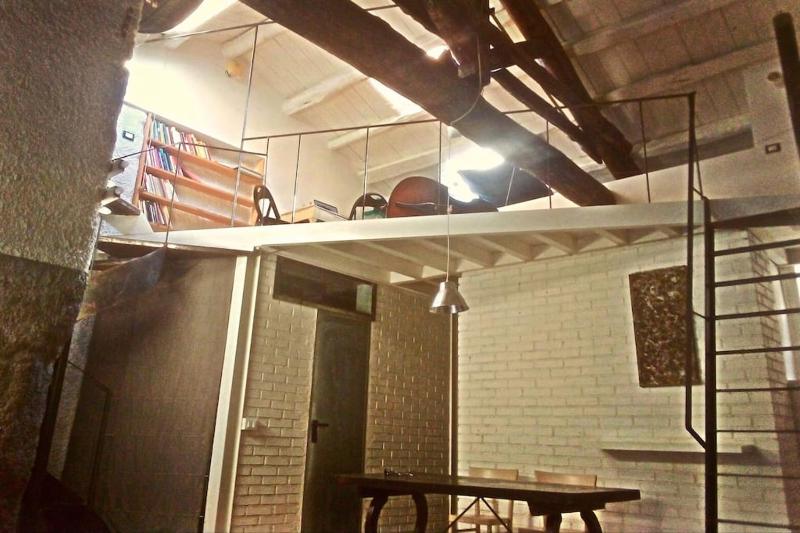 Beautiful house with old industrial chimney — отзывы гостей и цены