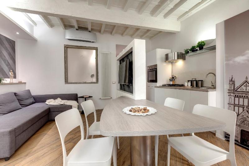 Mamo Florence - Rosa Apartment — отель с удобным расположением в Флоренции