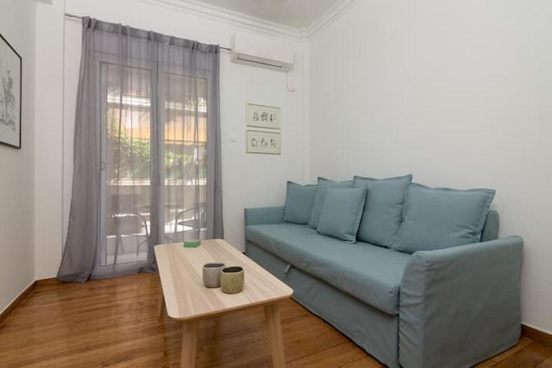 Adorable Modern 1BR apt in the heart of Athens! — забронировать отель в Афины