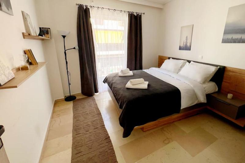 Minimal 3BR Apartment in Athens — комфортный отель в Афины