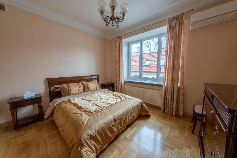 HaPPy Inn Arka the heart of Old Town, Self-Check-in, A-C, Car-Parking, Balkony — отель с удобным расположением в Вильнюсе