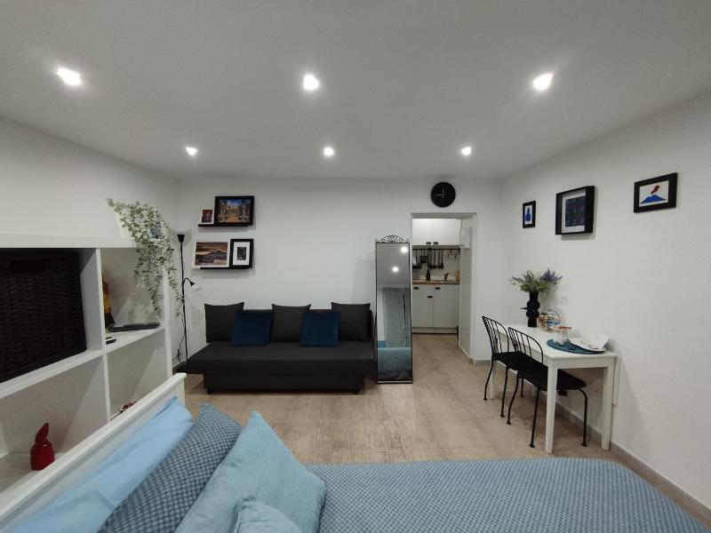 Pazzariello Holiday Home - Casa Vacanza Napoli Centro Storico — забронировать отель в Неаполе