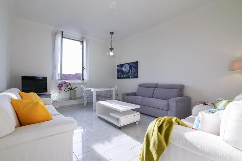 Contempora Apartments - Valtellina 4 — отель с удобствами в Милане