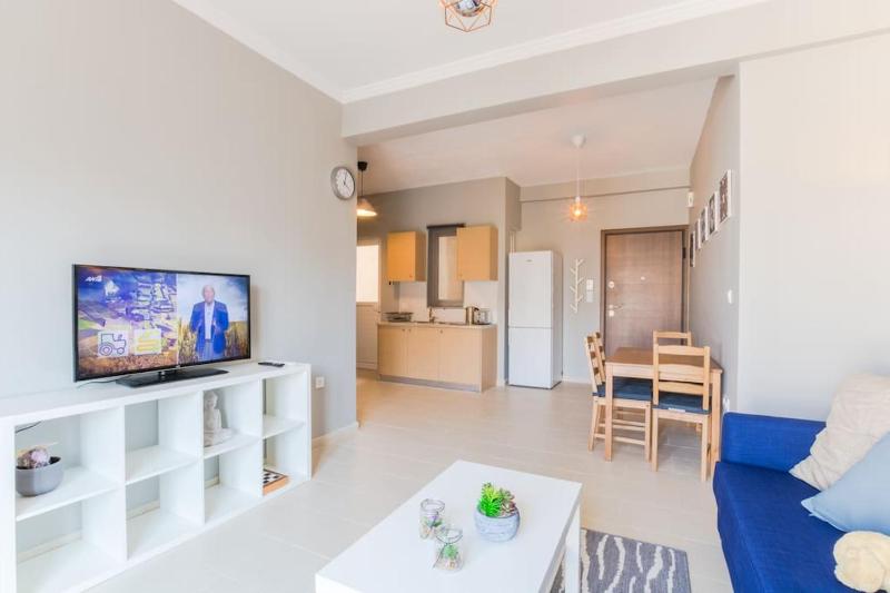 A modern and spacious flat in Gazi — отель с удобствами в Афины
