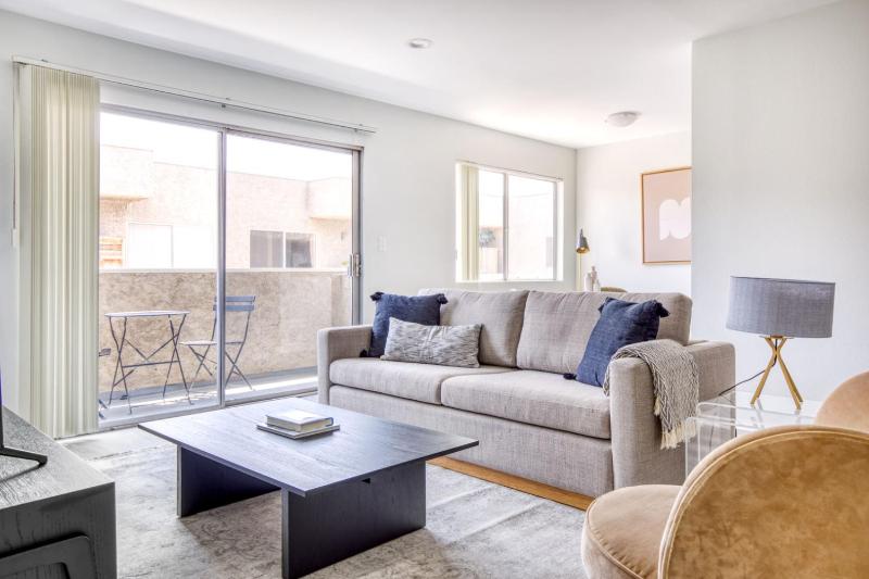 Fairfax 1BR w Pool nr WF TJ Melrose shopping LAX-489 — комфортный отель в Лос-Анджелесе