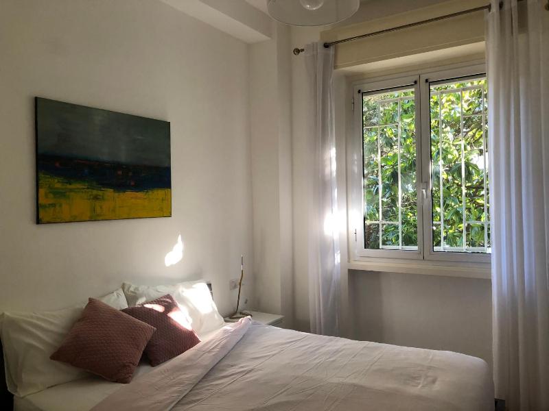 Lovely 2 room apartment with small garden — отель с удобствами в Милане