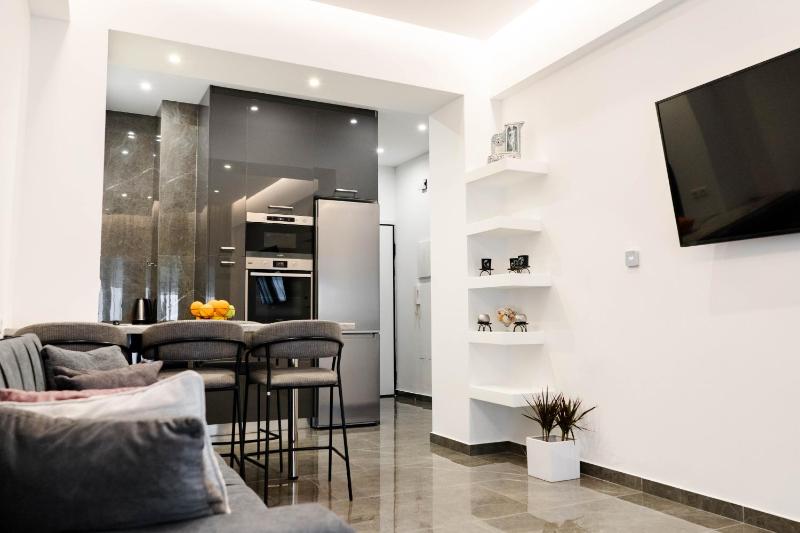 Larissa Railway &Metro station apartment — отель с удобствами в Афины