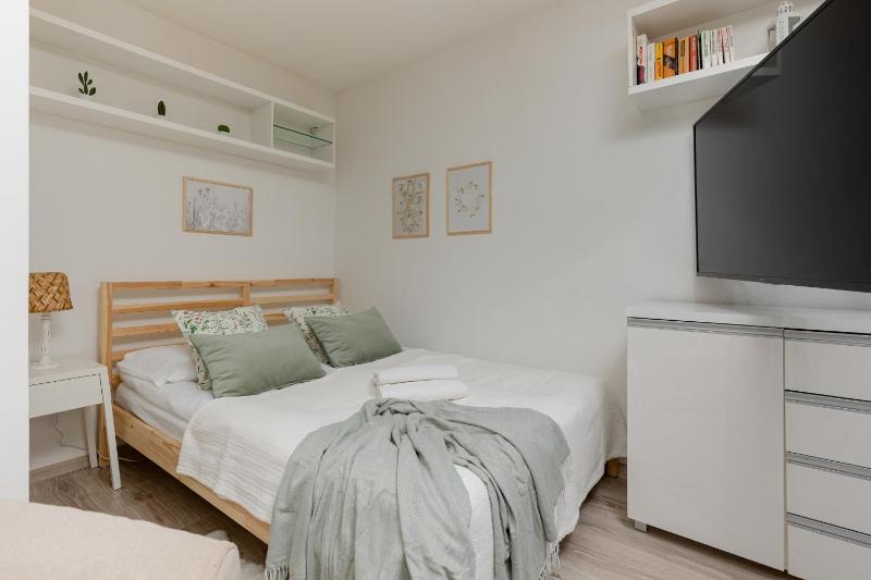 Light Studio with Balcony by Renters — отзывы гостей и цены