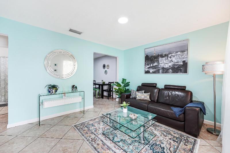 Spacious & Stylish 2br Miami Gem — отель с удобным расположением в Майами