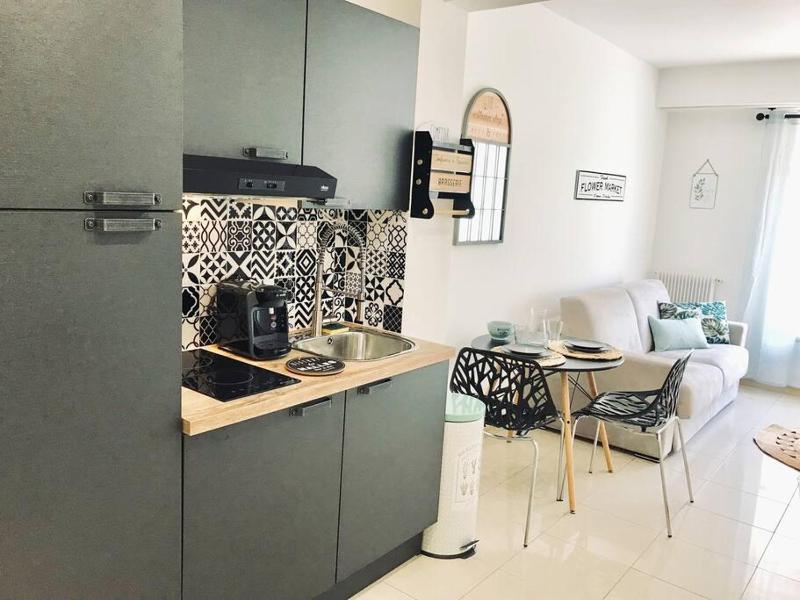 Superbe Studio au coeur du Centre-Ville, proche mer — отель в Николь, Франция