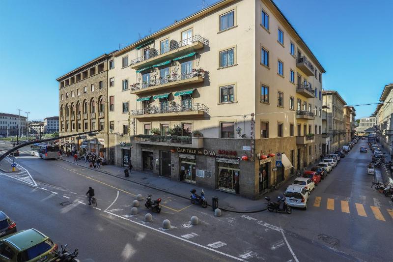 SANTA MARIA NOVELLA Bright and Modern Apartment - hosted by Sweetstay — отель с удобным расположением в Флоренции