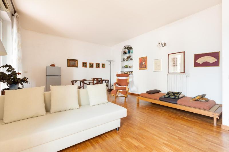 Cozy APT with Balcony - Porta Romana District — забронировать отель в Милане
