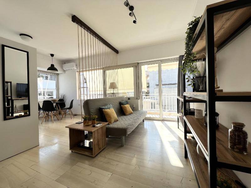 Zeus Bright & New Apartment - 25' walk to the Acropolis — отель с удобным расположением в Афины