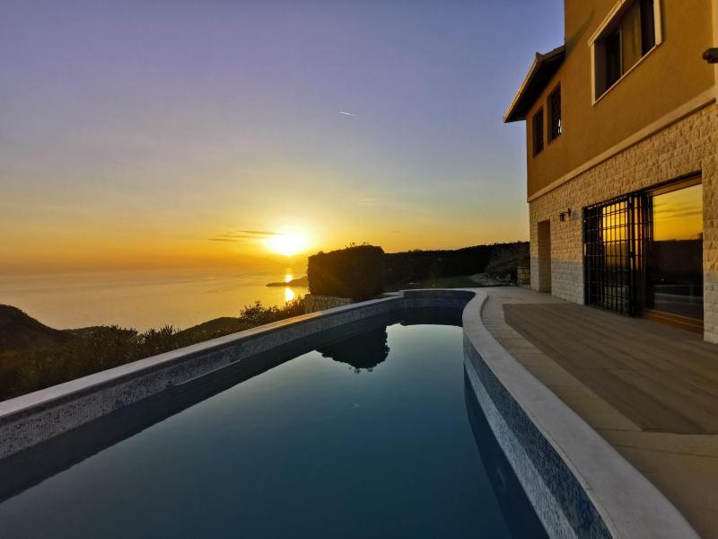 Lux Villa Provence — отель с удобным расположением в Будва
